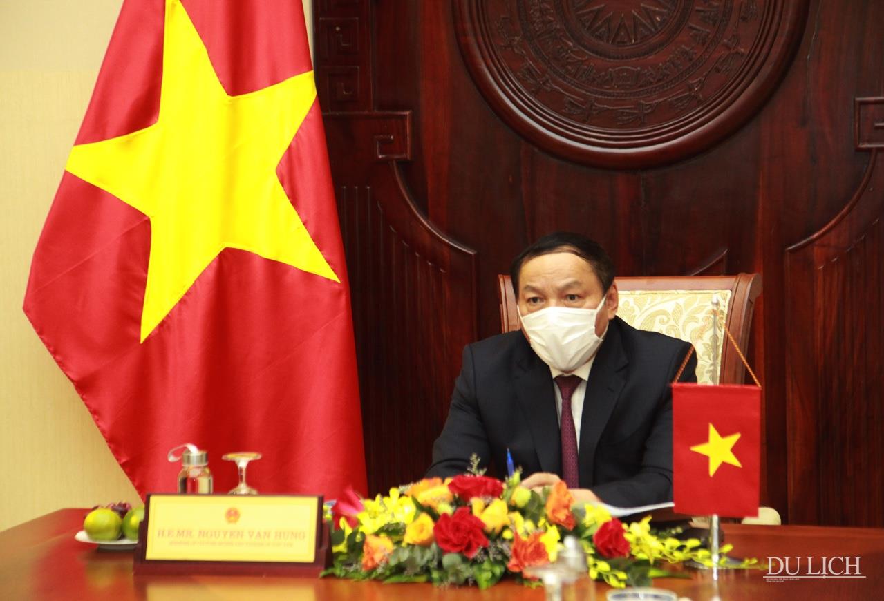 Bộ trưởng Nguyễn Văn Hùng tại điểm cầu Hà Nội